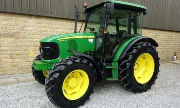 2013 John Deere 5090M Tractor - Image 3