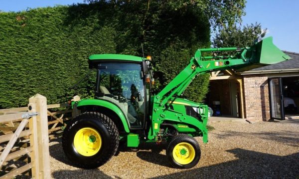 2017 JOHN DEERE 4066R COMPACT