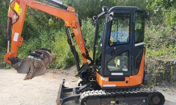 2016 Hitachi ZX33U Mini Digger