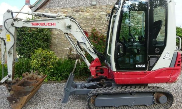 2013 TAKEUCHI TB228 - Image 2