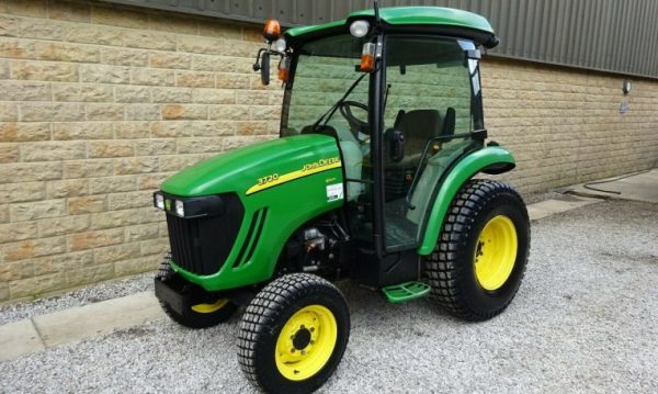 2012 John Deere 3720 Compact Tractor 4wd - Image 2