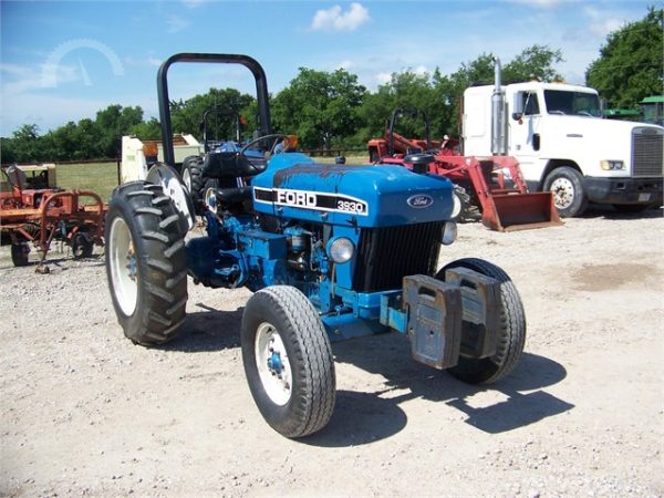 3930 Ford Tractor - Image 3
