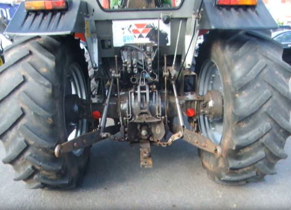 375 MF 4WD WITH LOADER - Image 2