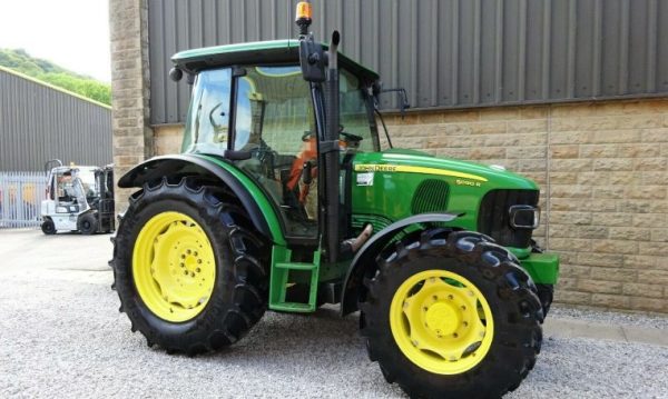 2009 John Deere 5090R - Image 2