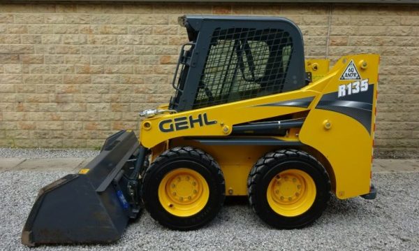 2016 Gehl R135 SkidSteer Loader - Image 2