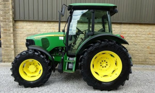2013 John Deere 5090M Tractor