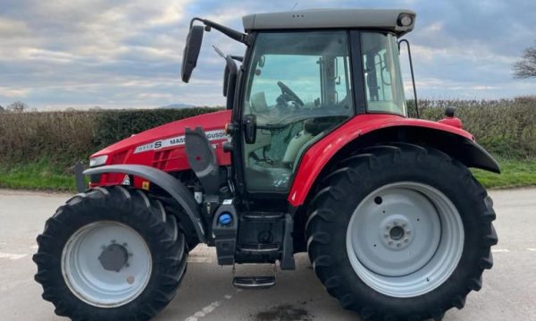 2019 MASSEY FERGUSON 5713S - Image 3