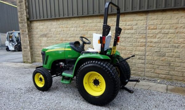 2010 John Deere 3320 Tractor - Image 3