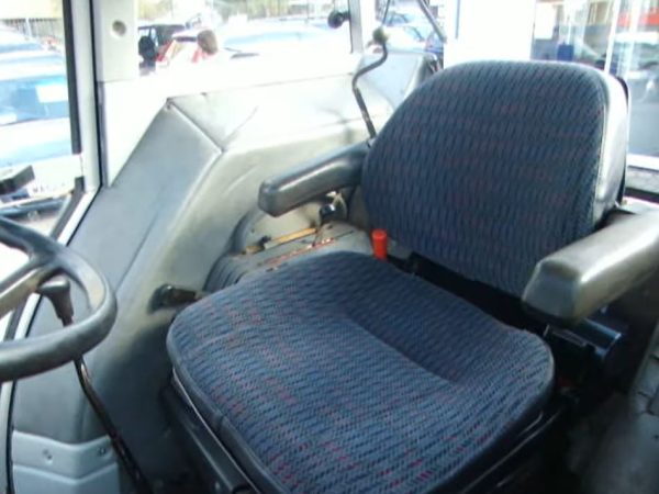 375 MF 4WD WITH LOADER - Image 3