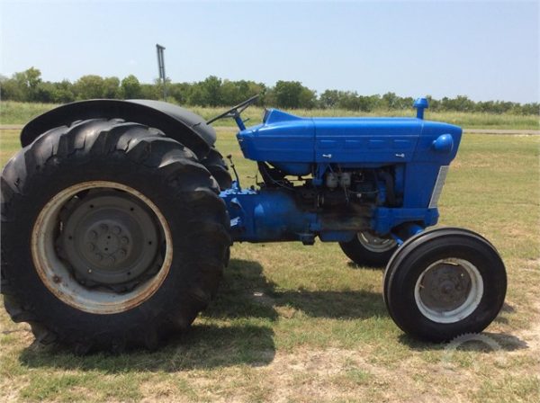 4000 FORD 2WD FOR SALE